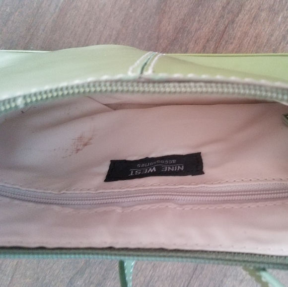 Boho Vintage mint/lt olive green NineWest clutch - Picture 4 of 5